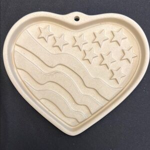 The Pampered Chef Patriotic Heart Stoneware Mold